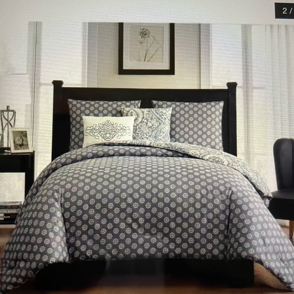 Full/Queen VCNY Home 5 piece reversible comforter set - Picture 5 of 9